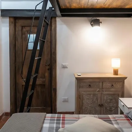 Domus Superior Capocci - Colosseum - Rione Monti Apartment Rome
