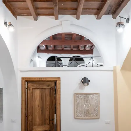 Apartment Domus Superior Capocci - Colosseum - Rione Monti
