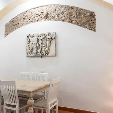 Apartment Domus Superior Capocci - Colosseum - Rione Monti Rome